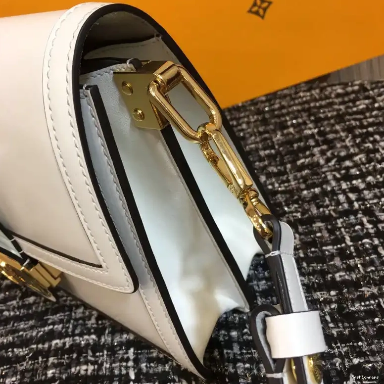 Fashionrepsfam ru 20B570231 Bags LV 0811